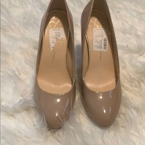 Nude pump